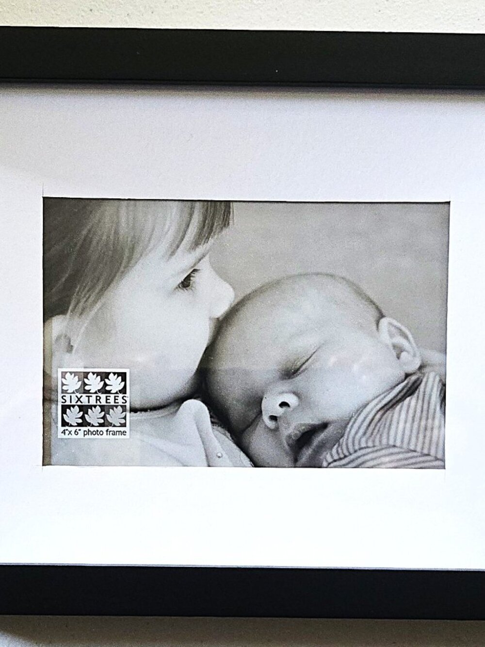 Sixtrees Black 4x6 Photo Frame with White Mat – Tabletop or Wall Display